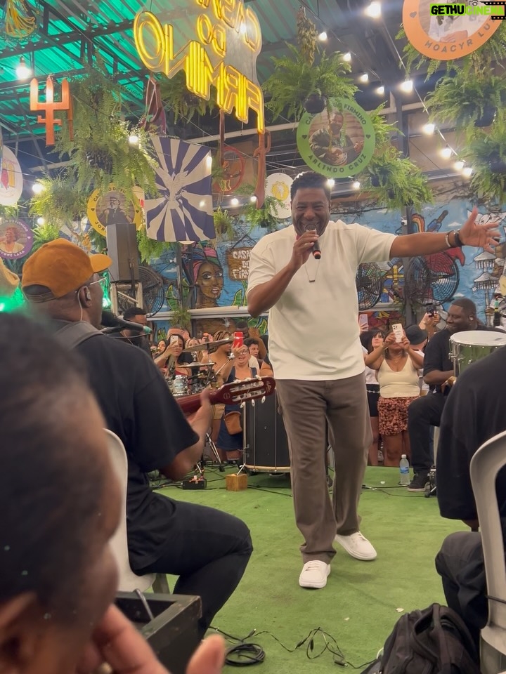 Neusa Borges - 4.4K Likes - Meu querido @netinhodepaula como foi bom assistir seu show junto com seus filhos, que energia espetacular no @casaraodofirmino. 

#neusaborges