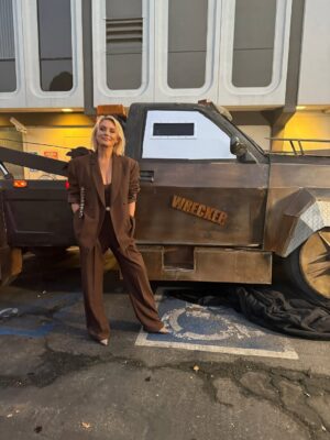 Nicky Whelan Instagram - A beautiful evening, supporting friends in their new movie. Go check out “the wrecker” in theaters now. My delicious brown men’s suit by @taibobacar Thankyou @aeraidpr sustainable fashion #hollywood 🎬🎭