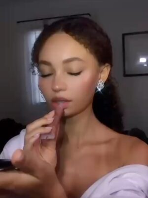 Nico Parker Instagram - 💋LA premiere was so so special and getting to do it with my @lancomeofficial family was a dream!
#lancomemakeup #lancomefragrance #lancomepartner