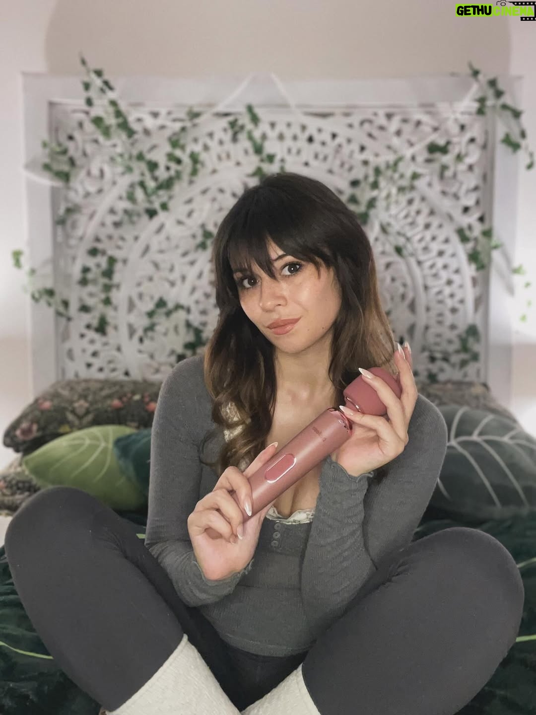 Nicole Maines - 14.4K Likes - Finally a collab I can really feel GOOD about! That’s why I’m hooking you all up with spicy toys or gift cards from @bellesaco! Sign up to get yours on my IG page.

(😉 maybe might need a bigger nightstand, tho..)

#bbpartner #goodvibes #selfcare #transisbeautiful