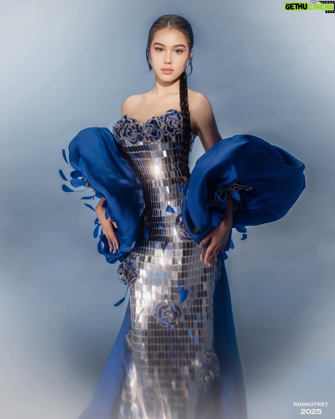 Nicole Rossi - 194.2K Likes - MAGICAL 🌌 @nicole_rossi_ 

Photo by @riomotret @riomotretofficial 
Stylist @doleytobing 
Make up @rama_jee @ramajee.lashes 
Dress @dianamputri 
Hairstylist @yunican991 
Nail art @ex.beauteofficial 
Shoes by @langkahbylinalee 

#riomotret
#riomotret2025
#riocelebritybeautyportrait 
#indonesiancelebritybyriomotret