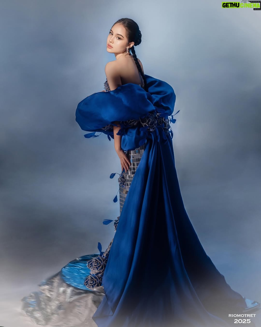 Nicole Rossi - 194.2K Likes - MAGICAL 🌌 @nicole_rossi_ 

Photo by @riomotret @riomotretofficial 
Stylist @doleytobing 
Make up @rama_jee @ramajee.lashes 
Dress @dianamputri 
Hairstylist @yunican991 
Nail art @ex.beauteofficial 
Shoes by @langkahbylinalee 

#riomotret
#riomotret2025
#riocelebritybeautyportrait 
#indonesiancelebritybyriomotret