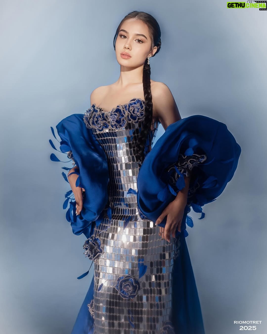 Nicole Rossi - 194.2K Likes - MAGICAL 🌌 @nicole_rossi_ 

Photo by @riomotret @riomotretofficial 
Stylist @doleytobing 
Make up @rama_jee @ramajee.lashes 
Dress @dianamputri 
Hairstylist @yunican991 
Nail art @ex.beauteofficial 
Shoes by @langkahbylinalee 

#riomotret
#riomotret2025
#riocelebritybeautyportrait 
#indonesiancelebritybyriomotret