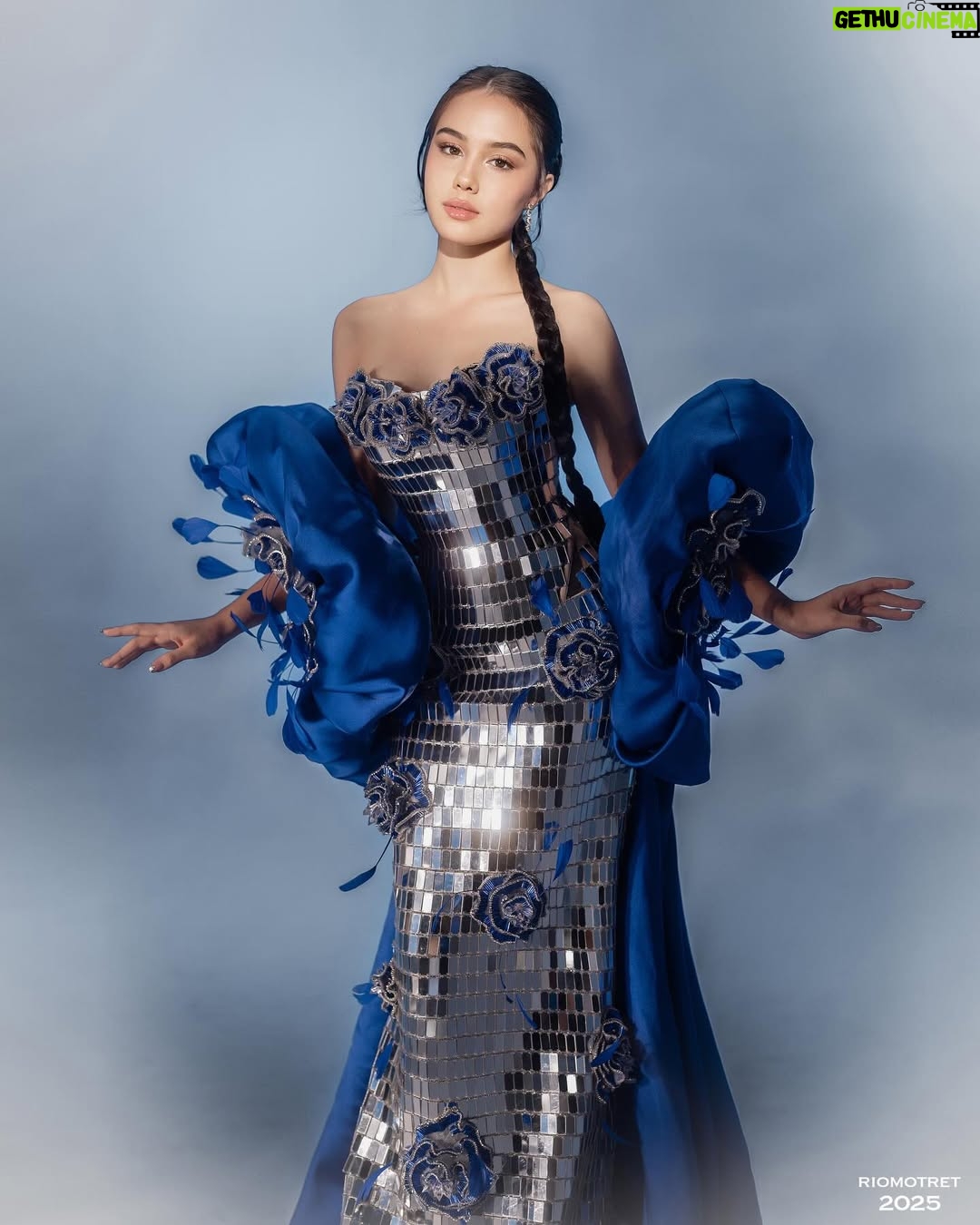 Nicole Rossi - 194.2K Likes - MAGICAL 🌌 @nicole_rossi_ 

Photo by @riomotret @riomotretofficial 
Stylist @doleytobing 
Make up @rama_jee @ramajee.lashes 
Dress @dianamputri 
Hairstylist @yunican991 
Nail art @ex.beauteofficial 
Shoes by @langkahbylinalee 

#riomotret
#riomotret2025
#riocelebritybeautyportrait 
#indonesiancelebritybyriomotret