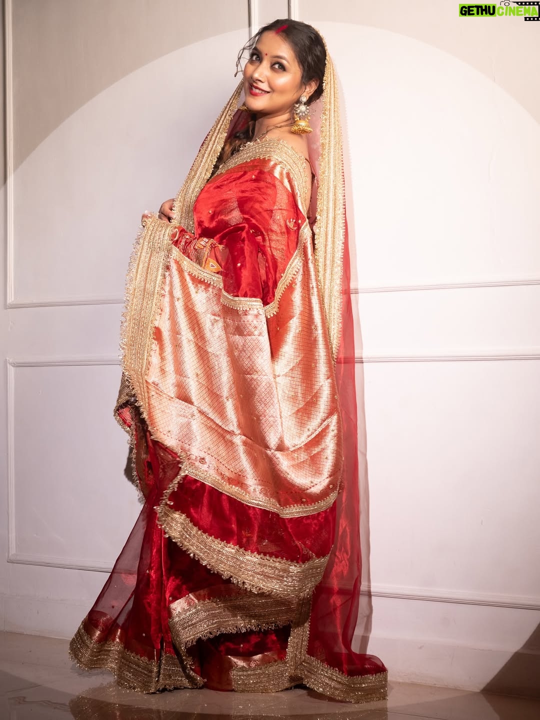 Nidhi Uttam - 9K Likes - Timeless in red ~मोहे रंग दो लाल ♥️
 

Mua ~ @shalini_padya_ 
Shot by ~ @ashish_ojha_photography
