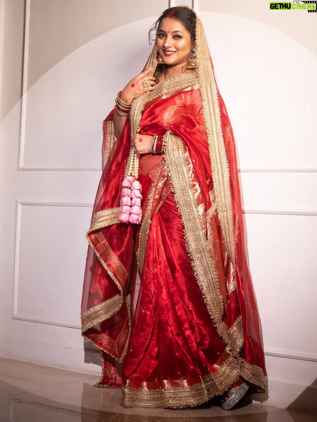 Nidhi Uttam - 9K Likes - Timeless in red ~मोहे रंग दो लाल ♥️
 

Mua ~ @shalini_padya_ 
Shot by ~ @ashish_ojha_photography