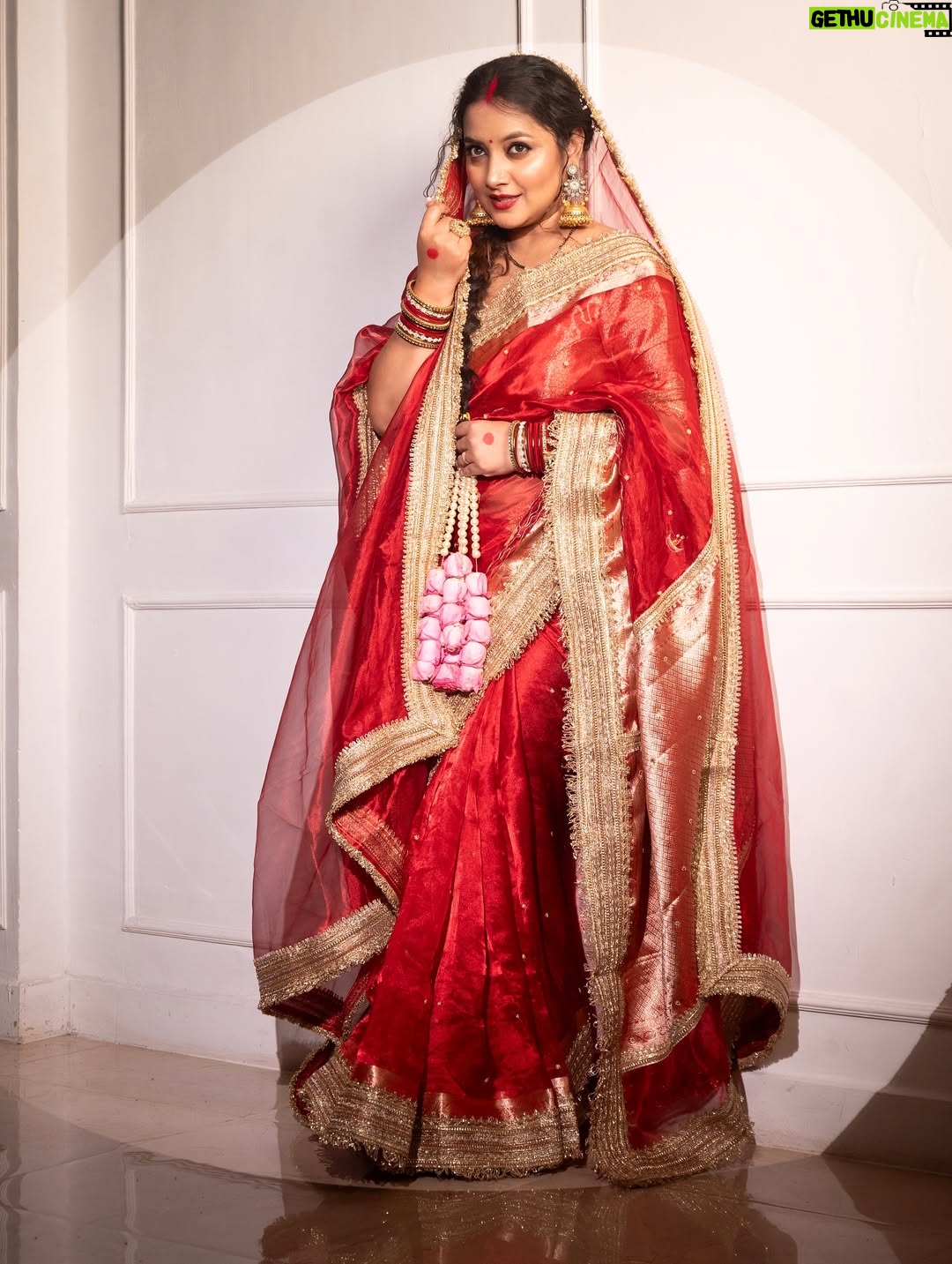 Nidhi Uttam - 9K Likes - Timeless in red ~मोहे रंग दो लाल ♥️
 

Mua ~ @shalini_padya_ 
Shot by ~ @ashish_ojha_photography