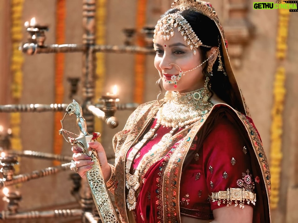 Nidhi Uttam - 2.9K Likes - Stepping into the world of Rani Padmavati — fierce, fearless, and forever royal. 👑💫When elegance meets valour — a queen rises. 👑⚔️

Mua : @beutiful_maker 
Hair : @radhakumawat 
#behindthescenes #jashnebahara 
#ranipadmavati #webshow #chandanbala