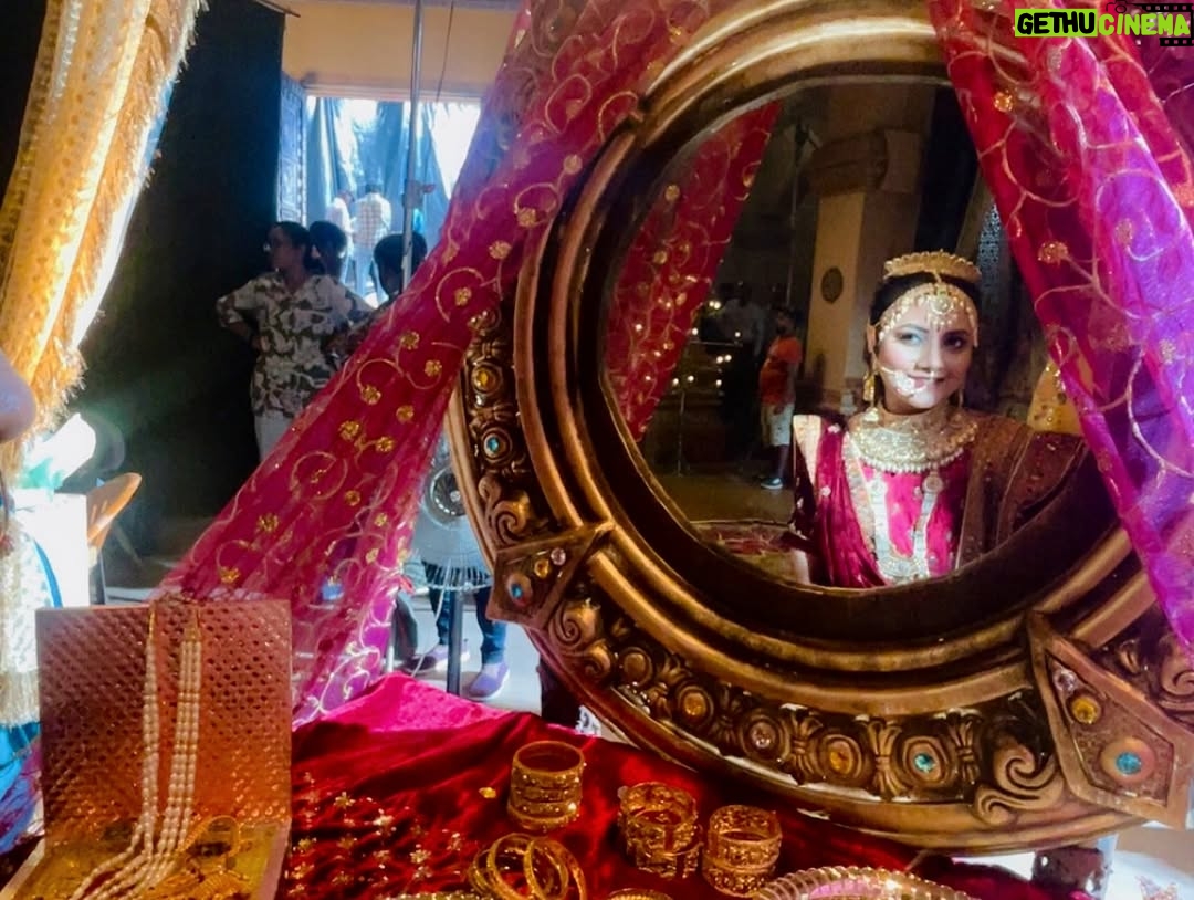 Nidhi Uttam - 2.9K Likes - Stepping into the world of Rani Padmavati — fierce, fearless, and forever royal. 👑💫When elegance meets valour — a queen rises. 👑⚔️

Mua : @beutiful_maker 
Hair : @radhakumawat 
#behindthescenes #jashnebahara 
#ranipadmavati #webshow #chandanbala