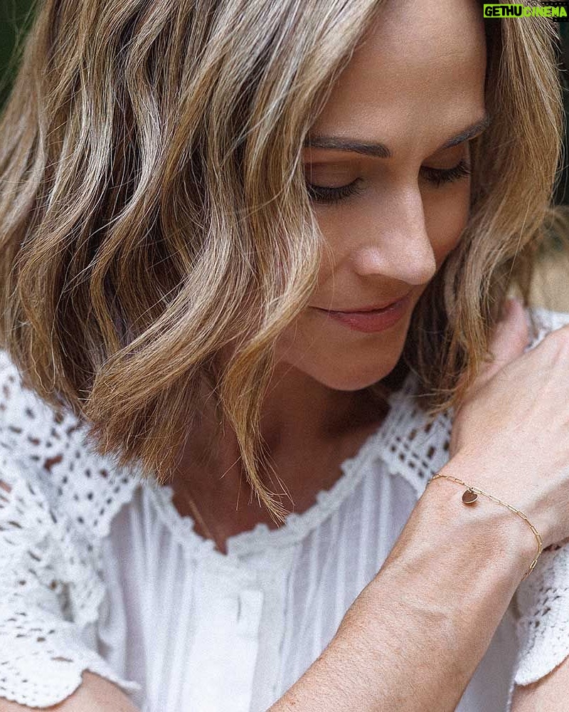 Nikki DeLoach - 6.1K Likes - When Nikki DeLoach’s son Bennett was born, she faced every parent’s worst nightmare. But in the eight years since, she has turned that experience into action, fundraising and, now, literal gold. Visit the link in PEOPLE’s bio to read more. | 📷: @imagesbyinda

Hair: @kylehennessyhair
Stylist: @alaskaerin