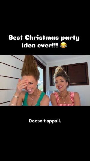 Nikki Osborne Instagram - This was easy and so so funny to do! #reels #christmas #viral #funny #comedian