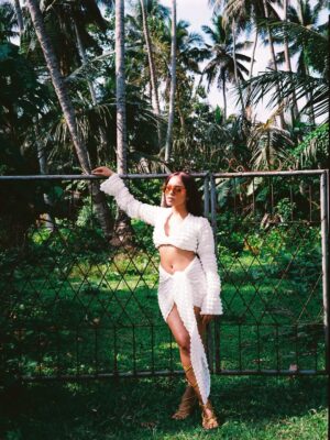 Nilusi Nissanka Instagram - In a few days I have some crazy news to tell you!! I’m so excited. 🤍

Photographer @omgchloerose 
Stylist @eliemerveille