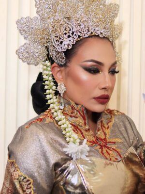 Ning Baizura Instagram - N I N G B A I Z U R A
@ningdalton
MALAYSIA FASHION WEEK ✨
.
.
.
Makeup @ashyreef
Hair @amankhal_cb
Dress @kashfizulkufli
.
.
.
Using :-
Skin @bobbibrown
Face @narsissist
Eyes @
Cheek @patricktabeauty
Lips @sephoramy
#ningbaizura #malaysiafashionweek #makeupartismalaysia #makeupartist #muakl