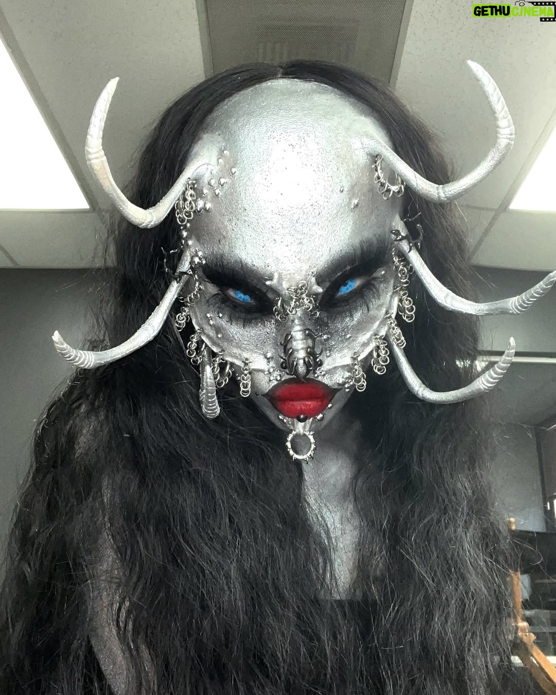 Niohuru X - 33.7K Likes - Some wet decisions were being made 🩸. Head to @shudder & watch the new episode of @bouletbrothersdragula RIGHT NOW to find out 🩸