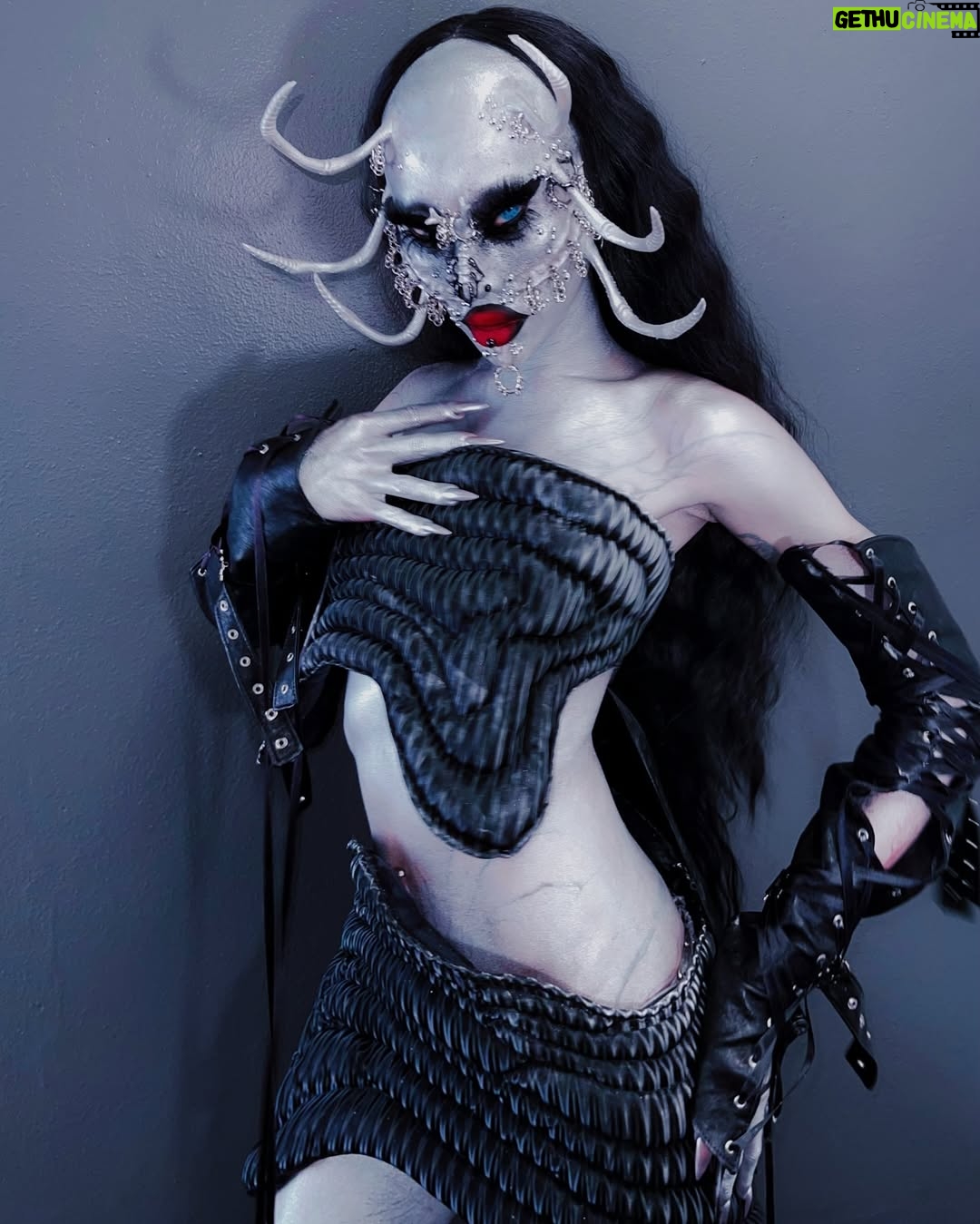 Niohuru X - 33.7K Likes - Some wet decisions were being made 🩸. Head to @shudder & watch the new episode of @bouletbrothersdragula RIGHT NOW to find out 🩸