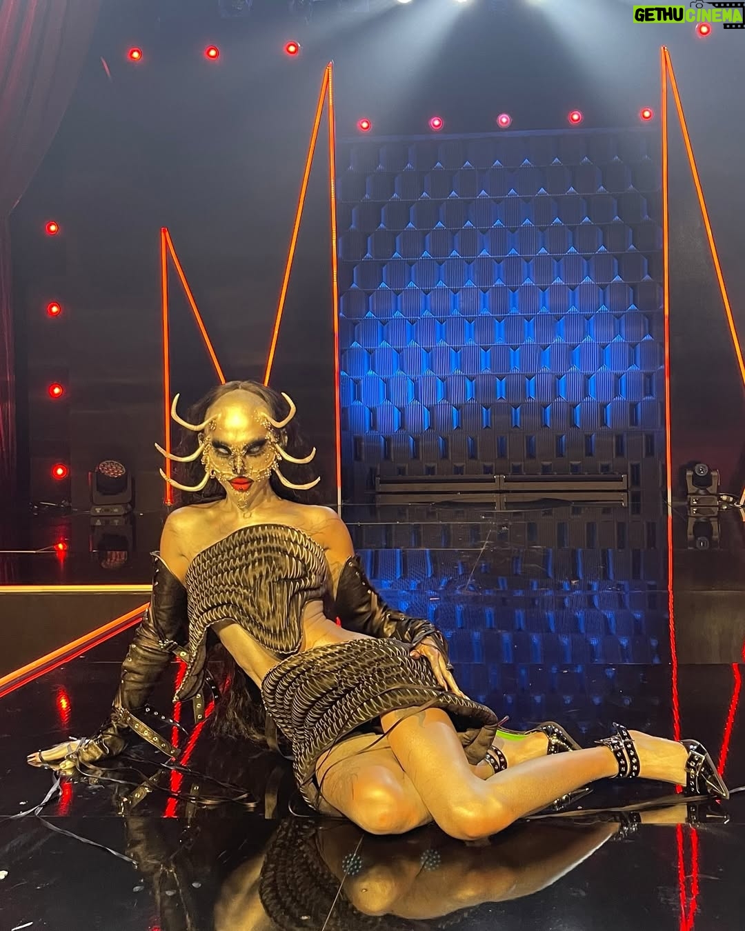 Niohuru X - 33.7K Likes - Some wet decisions were being made 🩸. Head to @shudder & watch the new episode of @bouletbrothersdragula RIGHT NOW to find out 🩸
