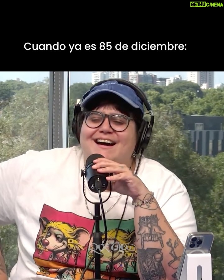 Noelia Custodio - 25.5K Likes - Felices fiestas, papeiras 🎄🥂🥔
Gracias por bancar, comentar y mandar audios increíbles todo el año.

🎙️ Esto es Qué Olor con @noeliacustodio, @miligoggia y @charonlopez | Podés ver todos los programas ya emitidos en el canal de youtube de @somosgelatina