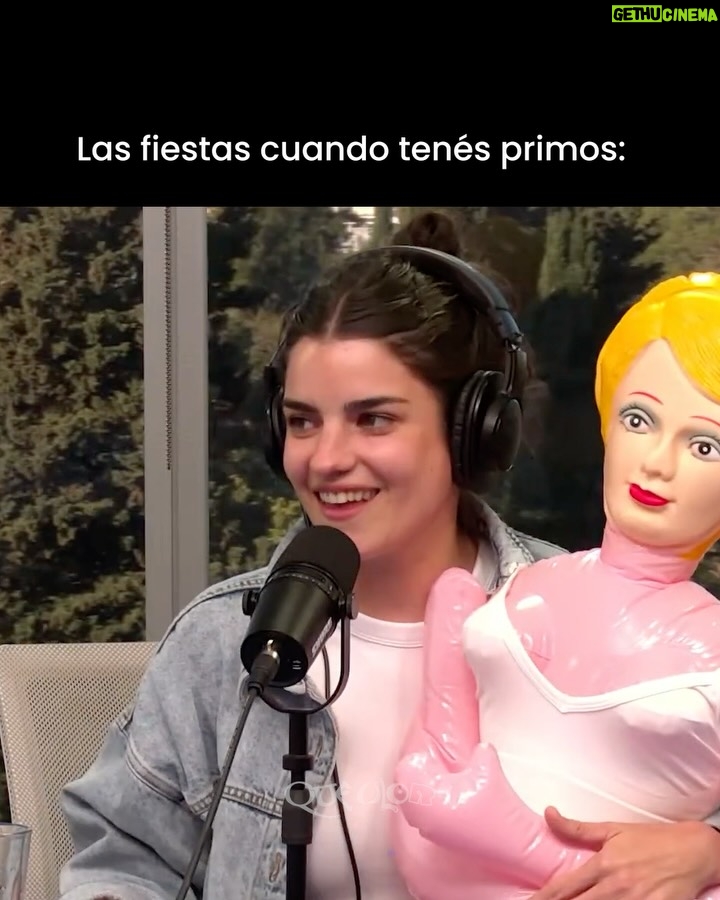 Noelia Custodio - 25.5K Likes - Felices fiestas, papeiras 🎄🥂🥔
Gracias por bancar, comentar y mandar audios increíbles todo el año.

🎙️ Esto es Qué Olor con @noeliacustodio, @miligoggia y @charonlopez | Podés ver todos los programas ya emitidos en el canal de youtube de @somosgelatina