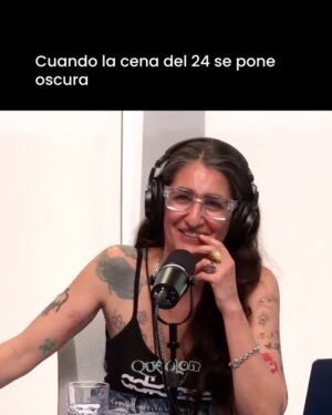 Noelia Custodio Instagram - Felices fiestas, papeiras 🎄🥂🥔
Gracias por bancar, comentar y mandar audios increíbles todo el año.

🎙️ Esto es Qué Olor con @noeliacustodio, @miligoggia y @charonlopez | Podés ver todos los programas ya emitidos en el canal de youtube de @somosgelatina