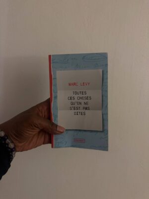 Noémie Abossolo Instagram - Kaeny & Shaily vont enfin à la crèche : deux petits pas pour eux, un grand moment pour moi. Ça m’aide à m’organiser, à respirer un peu, et à grandir aussi en tant que maman. Et vous, comment avez-vous vécu la première fois ?💭