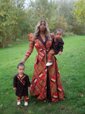 Noémie Abossolo Instagram - Ils sont mon reflet ,ma victoire et ma bénédiction.Une reine ne s’incline que pour ses enfants ❤️ #TwinEnergy