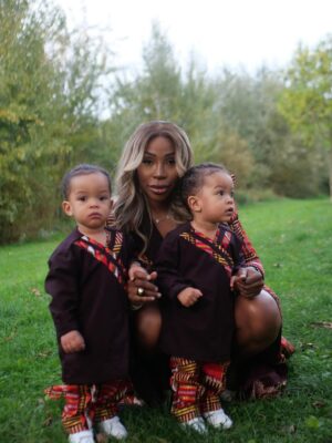 Noémie Abossolo Instagram - Ils sont mon reflet ,ma victoire et ma bénédiction.Une reine ne s’incline que pour ses enfants ❤️ #TwinEnergy