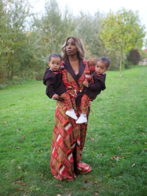 Noémie Abossolo Instagram - Ils sont mon reflet ,ma victoire et ma bénédiction.Une reine ne s’incline que pour ses enfants ❤️ #TwinEnergy