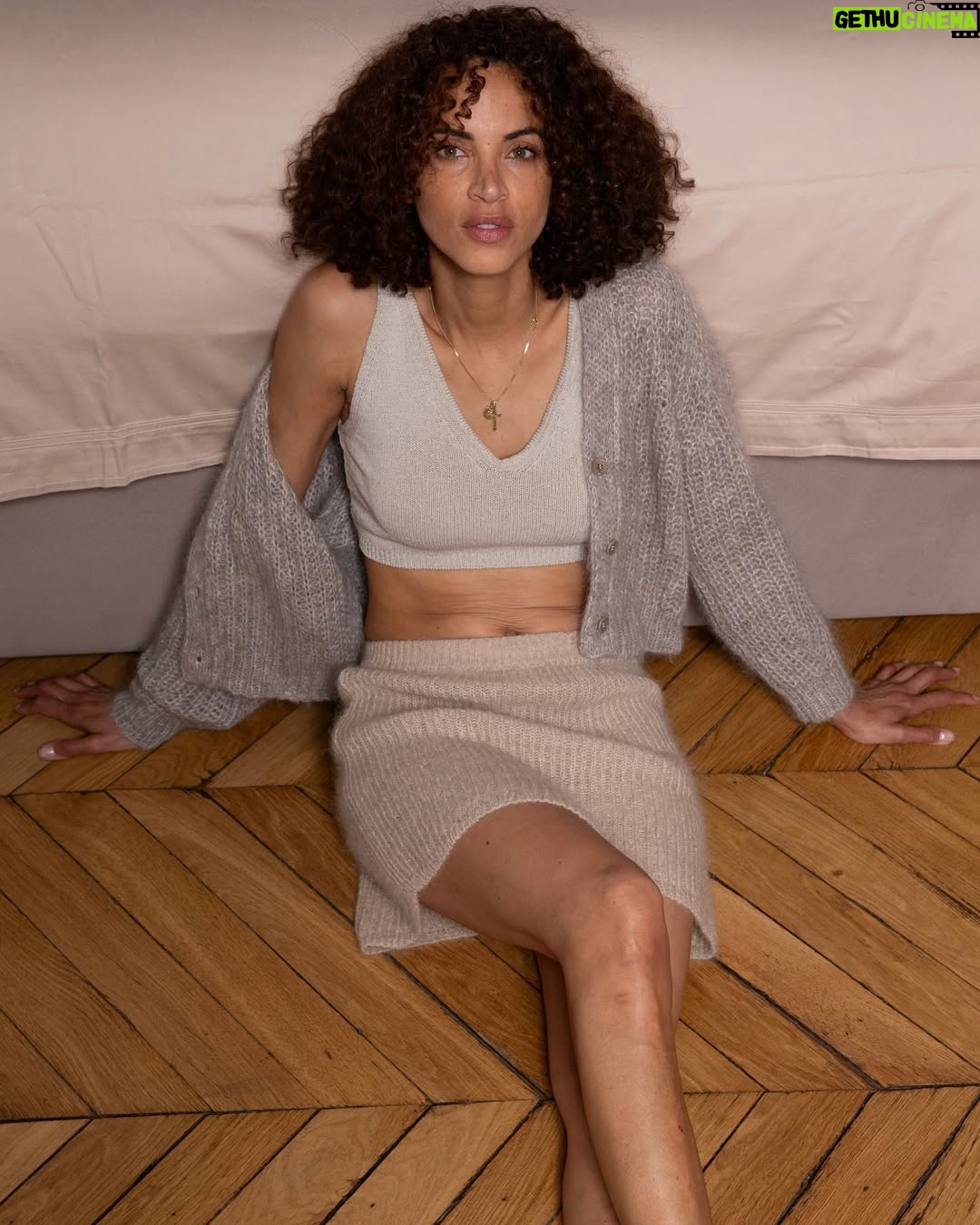 Noémie Lenoir - 3 Likes - Chilling at home ☁️