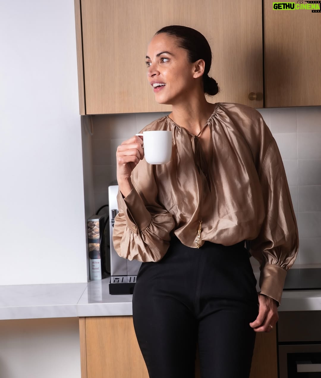Noémie Lenoir - 3 Likes - En ce 1er mai, symbole de muguet et de bonheur, je vous souhaite à toutes et à tous une journée remplie de joie et de sérénité. Que le bonheur vous accompagne ! 💐