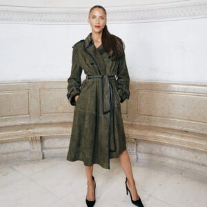 Noémie Lenoir Instagram - Magnifique show, tout y était : la collection, l’assemblage des pièces, la direction artistique, la beauté des vêtements, le lieu (la Sorbonne), la musique… Voilà pourquoi j’aime la mode.  @ninaricci  @harris_reed  @thefrntalpr  @carineroitfeld