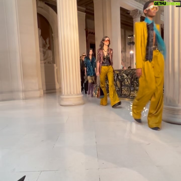 Noémie Lenoir - 3 Likes - Magnifique show, tout y était : la collection, l’assemblage des pièces, la direction artistique, la beauté des vêtements, le lieu (la Sorbonne), la musique… Voilà pourquoi j’aime la mode.  @ninaricci  @harris_reed  @thefrntalpr  @carineroitfeld