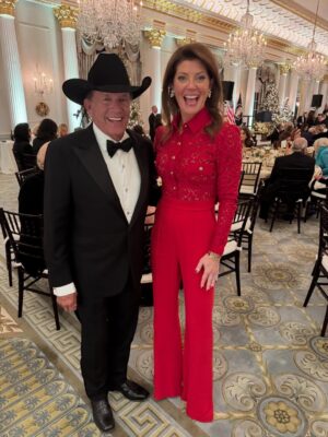 Norah O'Donnell Instagram - Weβre both up from San Antone π€ π¨π±βοΈπΆ
#sanantonio #texas
#iβ€οΈgeorgestrait #texasgirl #countrymusic