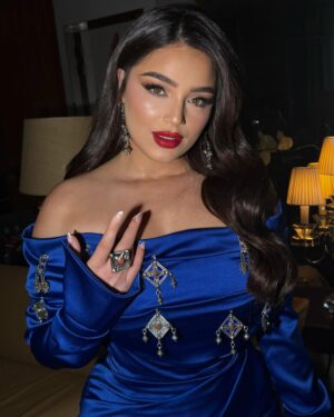 Numidia Lezoul Instagram - Reine berbère en bleu ✨🤍