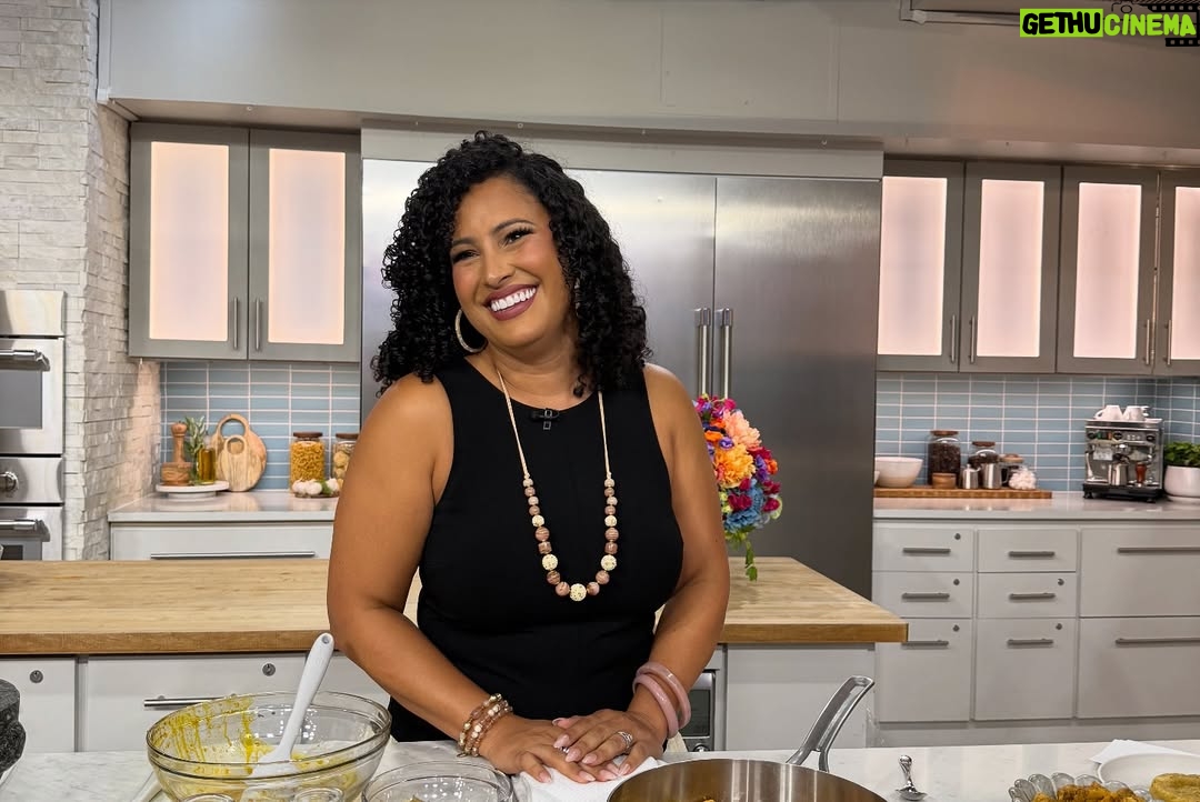 Omallys Hopper - 12.8K Likes - What an incredible experience cooking with @iamcardib on @jennaandfriends Mofongo con Carne Frita encebollada. Wepaaaaaa!!!! 🇵🇷🇵🇷🇵🇷🇵🇷 @todayshow @todayfood