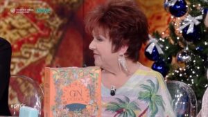 Orietta Berti Instagram - ‘’Per l’avvento un gin al giorno’’ 

- Orietta Berti a Che Tempo Che Fa