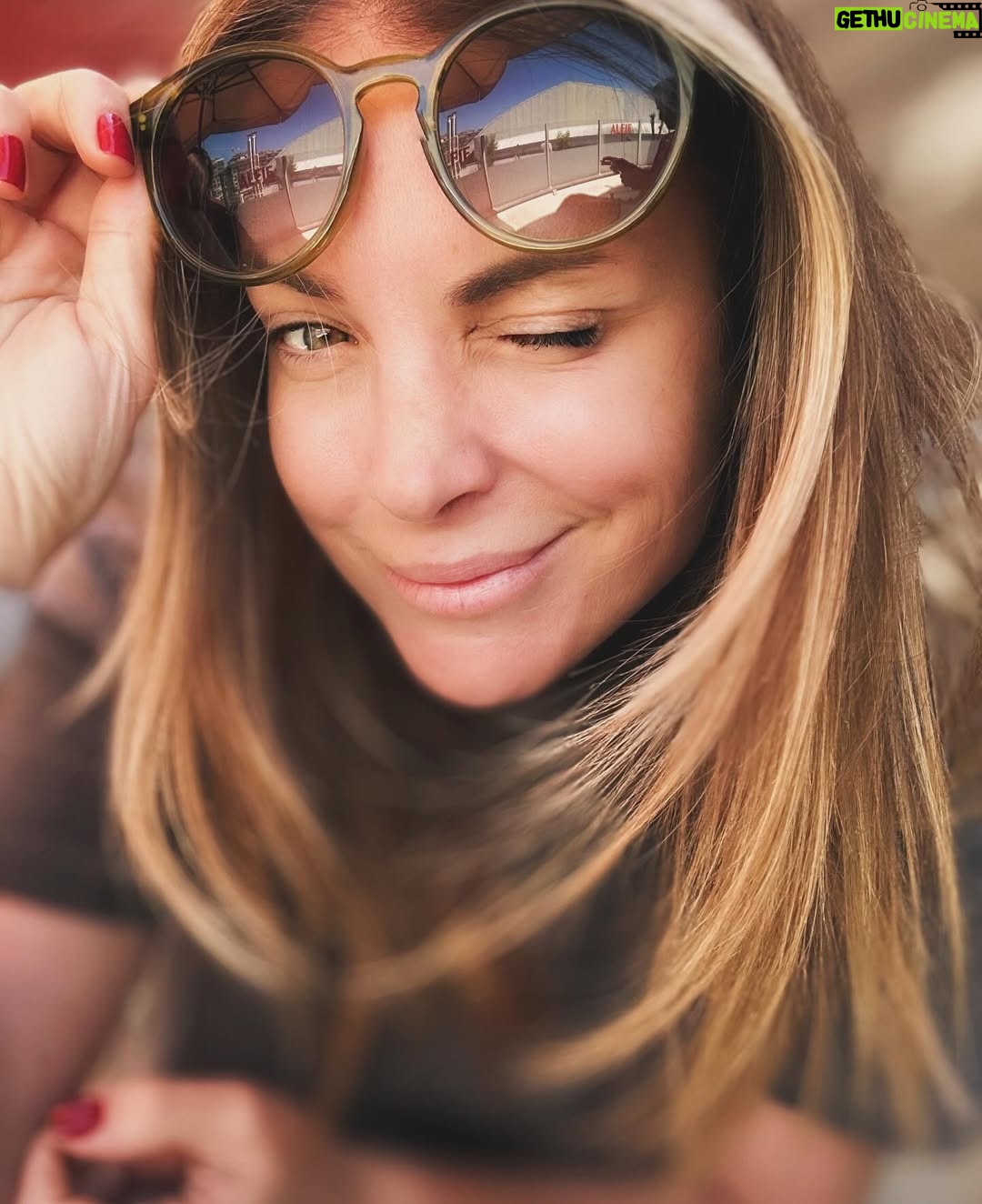Özge Özberk - 6.4K Likes - Hello June 🌸💜🎉🍀🦋