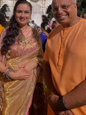 Padmini Kolhapure Instagram - A wedding so beautiful, it seemed the heavens themselves had descended upon Mumbai. ✨Like a celestial celebration — sacred, serene, and soaked in divine light. 💫 
God bless the beautiful couple 
Vedant and Tejal 🤗
@yashbirla @avanti_birla 
@bircat @tejalskulkarni 
@nirvaanbirla @shlokabirla 
@swamikailashanandgiri_official 
@gaurgopaldas 
@tejukolhapure @sita_talwalkar @sonaljain5355 @sharmila28may @godb.11 @parulshah1110 #rajul @geetawagh4 @anu.5223