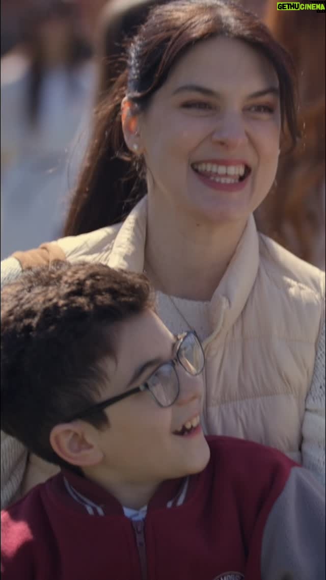 Paloma Moreno - 6.5K Likes - 📌 Una mamá joven y de mente abierta se junta con un papá un poco anticuado, ¿qué resultado tendrá eso? 

#ReunióndeSuperados ¿quién tiene que aprender? Pronto por Mega 📲.