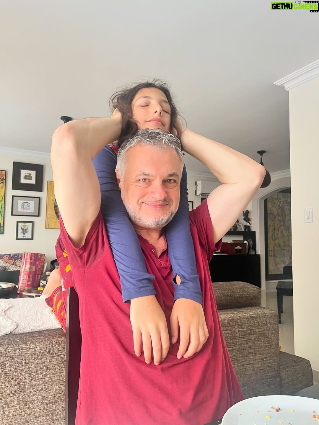 Pamela Cortes - 18.6K Likes - Cada día es mas difícil reinventar la forma de no extrañarnos tanto. Cuando se apaga la luz, todo pierde sentido y duelen las heridas. Aunque solo hay una pequeña distancia de kilómetros, Nos faltamos cada vez mas. Que el tiempo nos de la razón, que todo lo vivido valga la pena y Dios escuche nuestro corazón. #YaTebyaLublu #yeskessirumem @david_armenio