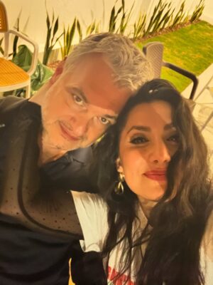 Pamela Cortes Instagram - Cada día es mas difícil reinventar la forma de no extrañarnos tanto. Cuando se apaga la luz, todo pierde sentido y duelen las heridas. Aunque solo hay una pequeña distancia de kilómetros, Nos faltamos cada vez mas. Que el tiempo nos de la razón, que todo lo vivido valga la pena y Dios escuche nuestro corazón. #YaTebyaLublu #yeskessirumem @david_armenio