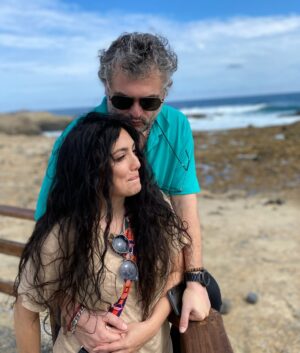 Pamela Cortes Instagram - Cada día es mas difícil reinventar la forma de no extrañarnos tanto. Cuando se apaga la luz, todo pierde sentido y duelen las heridas. Aunque solo hay una pequeña distancia de kilómetros, Nos faltamos cada vez mas. Que el tiempo nos de la razón, que todo lo vivido valga la pena y Dios escuche nuestro corazón. #YaTebyaLublu #yeskessirumem @david_armenio