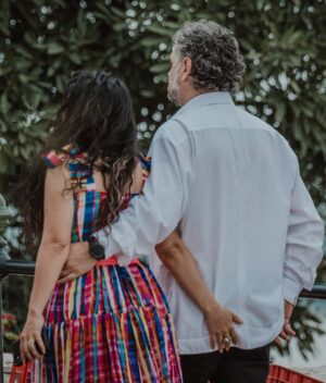 Pamela Cortes Instagram - Cada día es mas difícil reinventar la forma de no extrañarnos tanto. Cuando se apaga la luz, todo pierde sentido y duelen las heridas. Aunque solo hay una pequeña distancia de kilómetros, Nos faltamos cada vez mas. Que el tiempo nos de la razón, que todo lo vivido valga la pena y Dios escuche nuestro corazón. #YaTebyaLublu #yeskessirumem @david_armenio