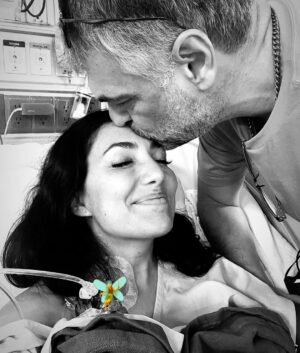 Pamela Cortes Instagram - Cada día es mas difícil reinventar la forma de no extrañarnos tanto. Cuando se apaga la luz, todo pierde sentido y duelen las heridas. Aunque solo hay una pequeña distancia de kilómetros, Nos faltamos cada vez mas. Que el tiempo nos de la razón, que todo lo vivido valga la pena y Dios escuche nuestro corazón. #YaTebyaLublu #yeskessirumem @david_armenio