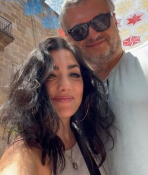 Pamela Cortes Instagram - Cada día es mas difícil reinventar la forma de no extrañarnos tanto. Cuando se apaga la luz, todo pierde sentido y duelen las heridas. Aunque solo hay una pequeña distancia de kilómetros, Nos faltamos cada vez mas. Que el tiempo nos de la razón, que todo lo vivido valga la pena y Dios escuche nuestro corazón. #YaTebyaLublu #yeskessirumem @david_armenio