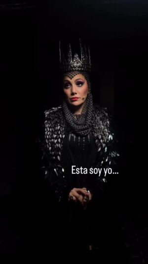 Pamela Cortes Instagram - Amé sacar mi verdadero yo por unas horas en el programa 🤣🤣 Gracias por acolitarme con ese vestuario hermoso de tus grandiosas obras @daemon_ae @jaimetamarizb 
Gracias por el video con ojo de director @ricardovelastegui 🔥
💕Gracias a todo mi team
Makeup @ilemakeup 
Hair @nelsuarezbeauty 
Fashion Stylist @pedrodiazj 
Uñas @mishell_studionails 
#PamelaCortes #Bruja #Blancanieves