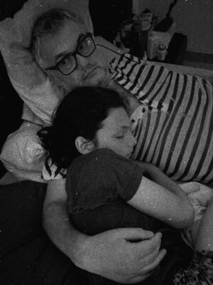 Pamela Cortes Instagram - Cada día es mas difícil reinventar la forma de no extrañarnos tanto. Cuando se apaga la luz, todo pierde sentido y duelen las heridas. Aunque solo hay una pequeña distancia de kilómetros, Nos faltamos cada vez mas. Que el tiempo nos de la razón, que todo lo vivido valga la pena y Dios escuche nuestro corazón. #YaTebyaLublu #yeskessirumem @david_armenio