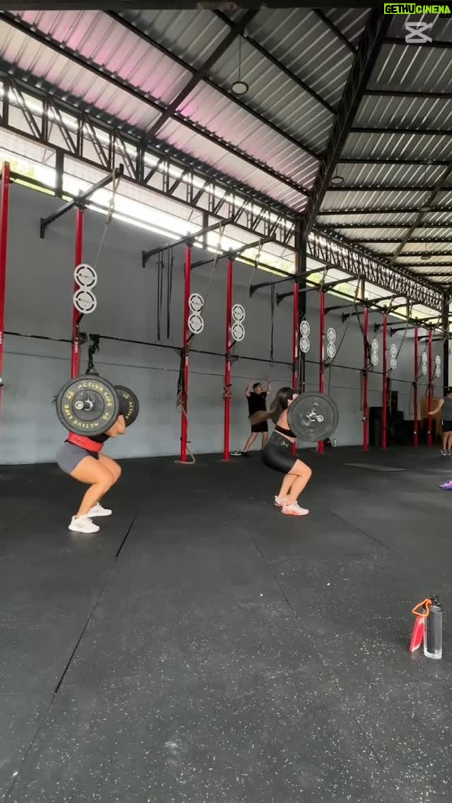 Paola Farías - 2.3K Likes - Entrenar me da fuerza, pero cuidar mi interior me da poder. 💥 No se trata solo de comer bien o hacer deporte… se trata de darle a tu cuerpo lo que necesita para rendir, recuperarse y brillar. Cuando nutres cada parte de ti, no solo cambias tu cuerpo… ¡cambias tu vida!”#nutricioncelular #descubrimientocinetifico #actriz #distribucion