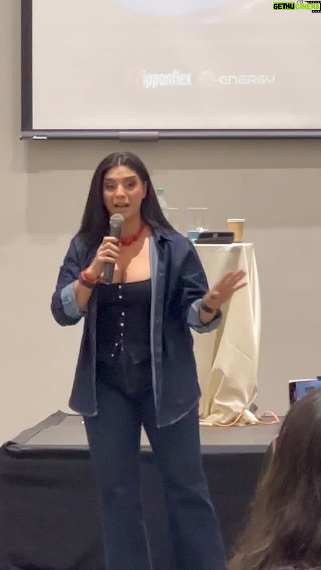 Paola Farías - 1.5K Likes - Podemos cambiar de lugar pero la misión de vida está intacta! Este viernes estaré e’este viernes en MANTA compartiendo tecnología con cada uno de Uds! La esperanza es lo último que se pierde! Si quieres probar  nuestros aparatos reparadores separa tu cita  aquí 📲0969216030 #manta #portoviejo #bienestar