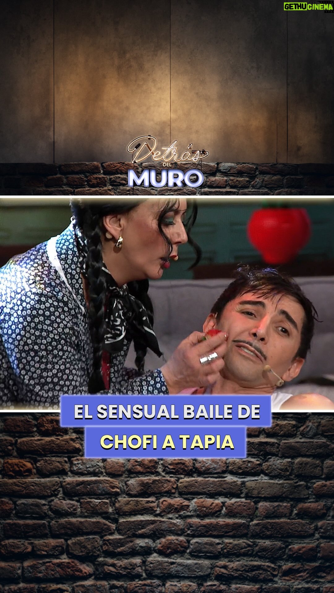 Paola Troncoso - 19.7K Likes - ¡AUMENTÓ LA TEMPERATURA!

Chofi lo dio todo en un sensual baile que le hizo al cabo Tapia en #DetrásDelMuroCHV