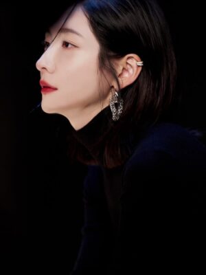 Park Ji-hyun Instagram - Allure🥀👠♥️💋